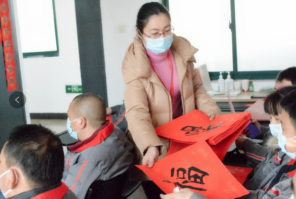 党支部动态 | 新春祝福送司机，，，，，，，红心向党暖人心